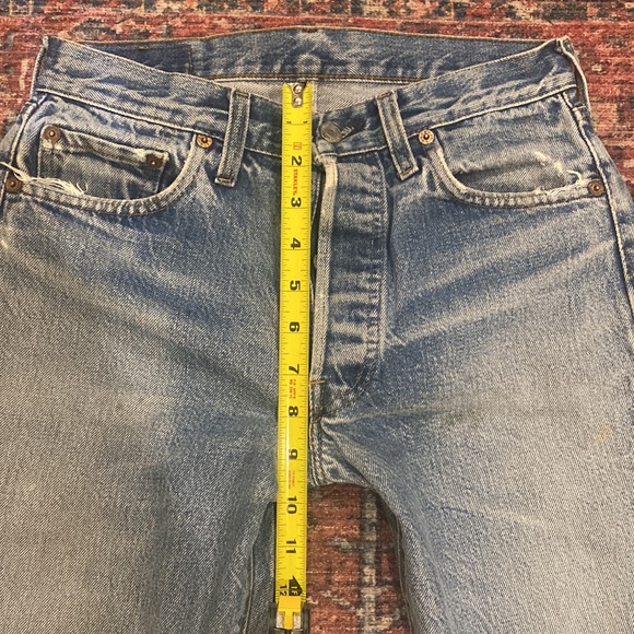 Vintage Levis 501s in Medium Wash - Picture 7 of 11